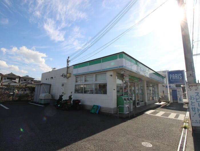 ファミリーマート(コンビニ)まで220m グランボン