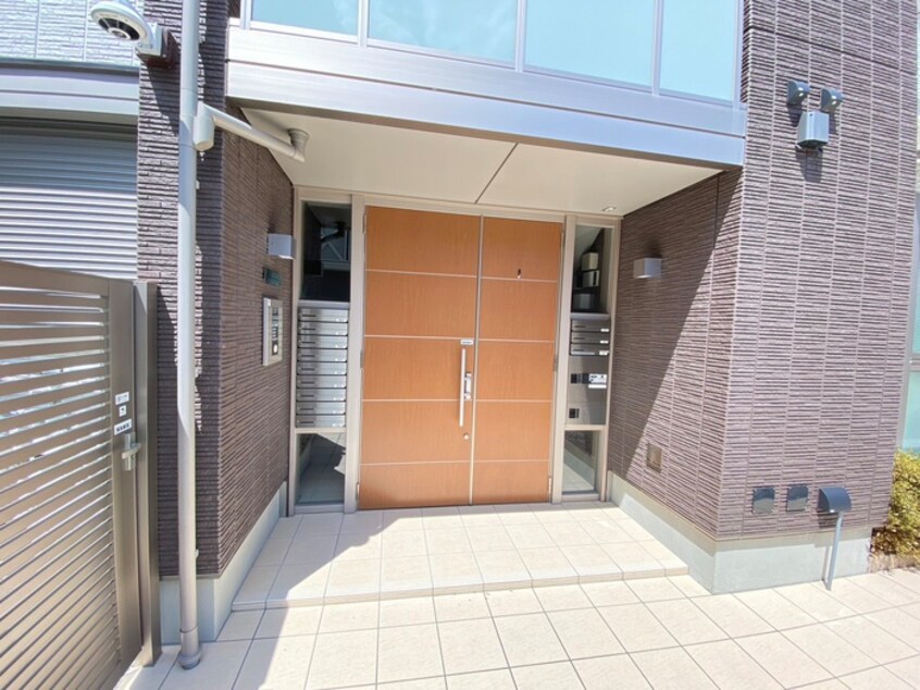 エントランス部分 シャ－メゾン上杉