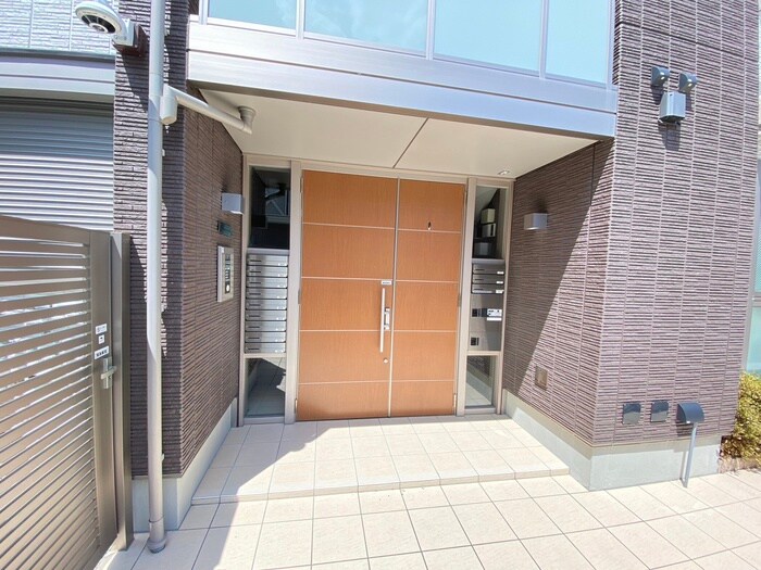 エントランス部分 シャ－メゾン上杉