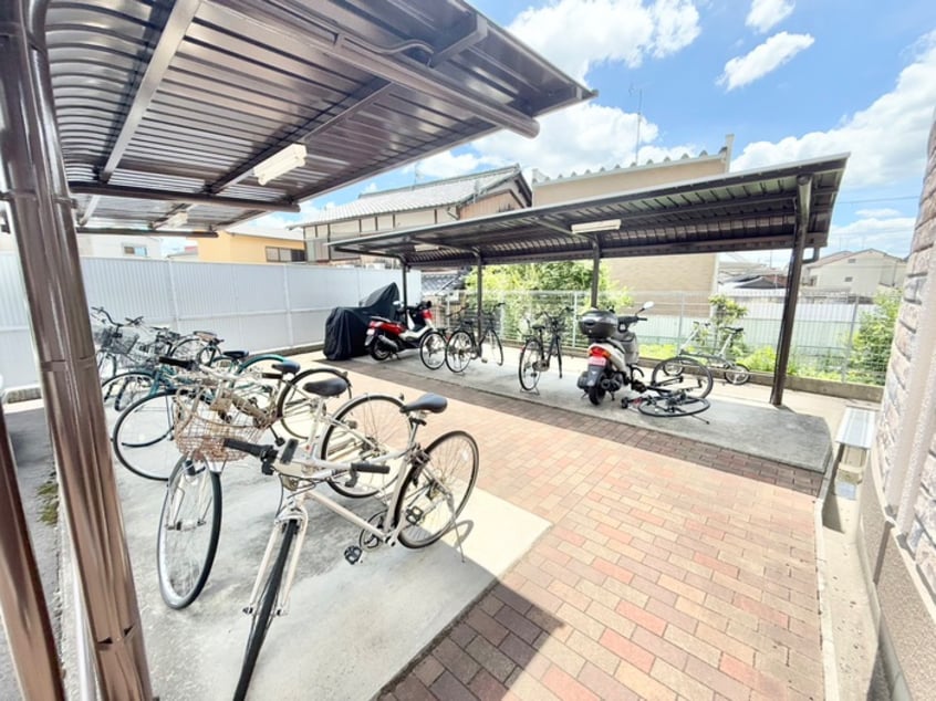 駐輪場 ルーエ辻久