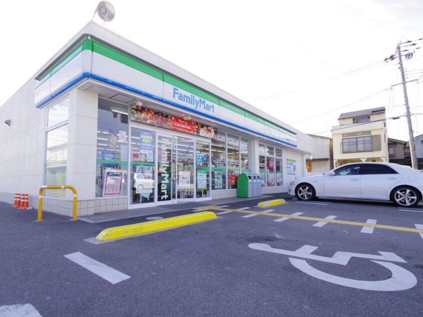ファミリーマート(コンビニ)まで550m ルーエ辻久