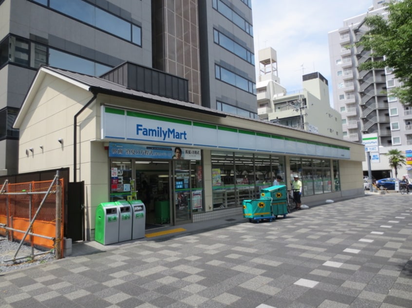 ファミリーマート御池西洞院店(コンビニ)まで120m ブロ－ニュ姉小路