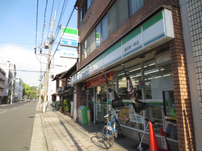 ファミリーマート麻田東一条(コンビニ)まで150m ヴィラ吉田