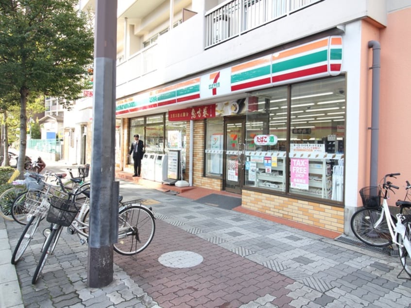セブンイレブン(コンビニ)まで80m ｴｽﾃﾑｺｰﾄ新大阪Ⅷﾚｳﾞｫﾘｽ(601)
