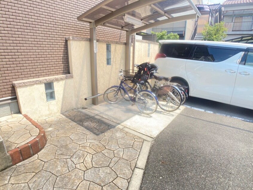駐輪場 ユニヴェ－ル