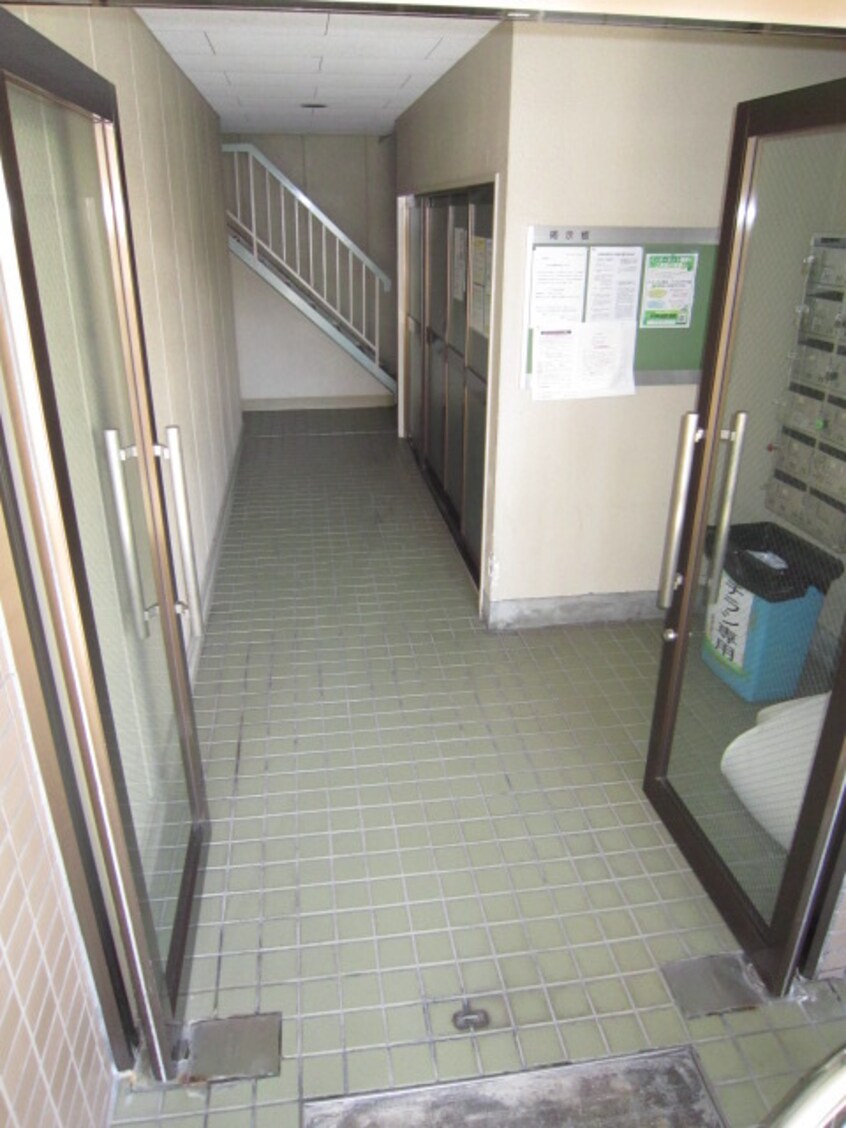 エントランス部分 シェレナ塚本