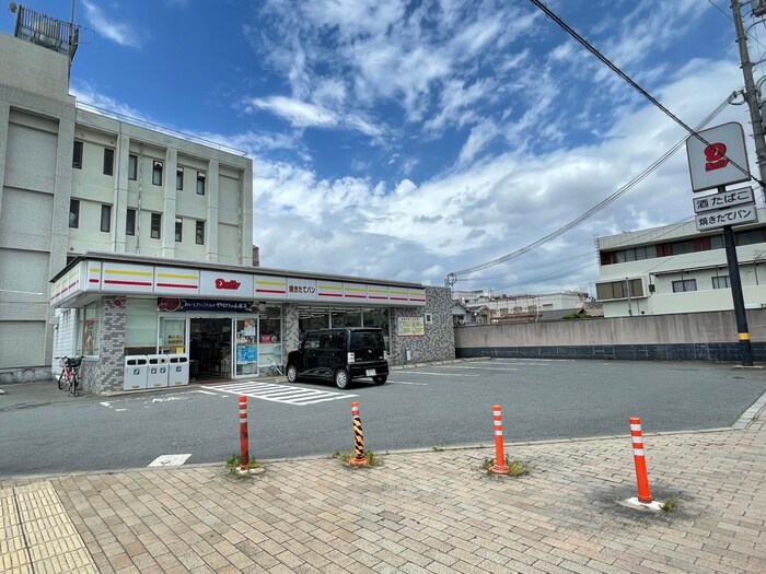 デイリーヤマザキ(コンビニ)まで600m プレサンス京都東寺(707)