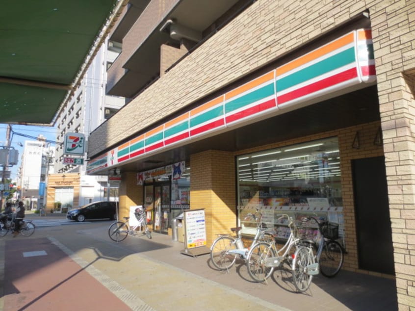 セブンイレブン(コンビニ)まで50m フォレストグレイス深江橋Ⅱ