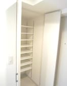 靴箱 ｴｽﾃﾑｺｰﾄ新大阪Ⅷﾚｳﾞｫﾘｽ(703)