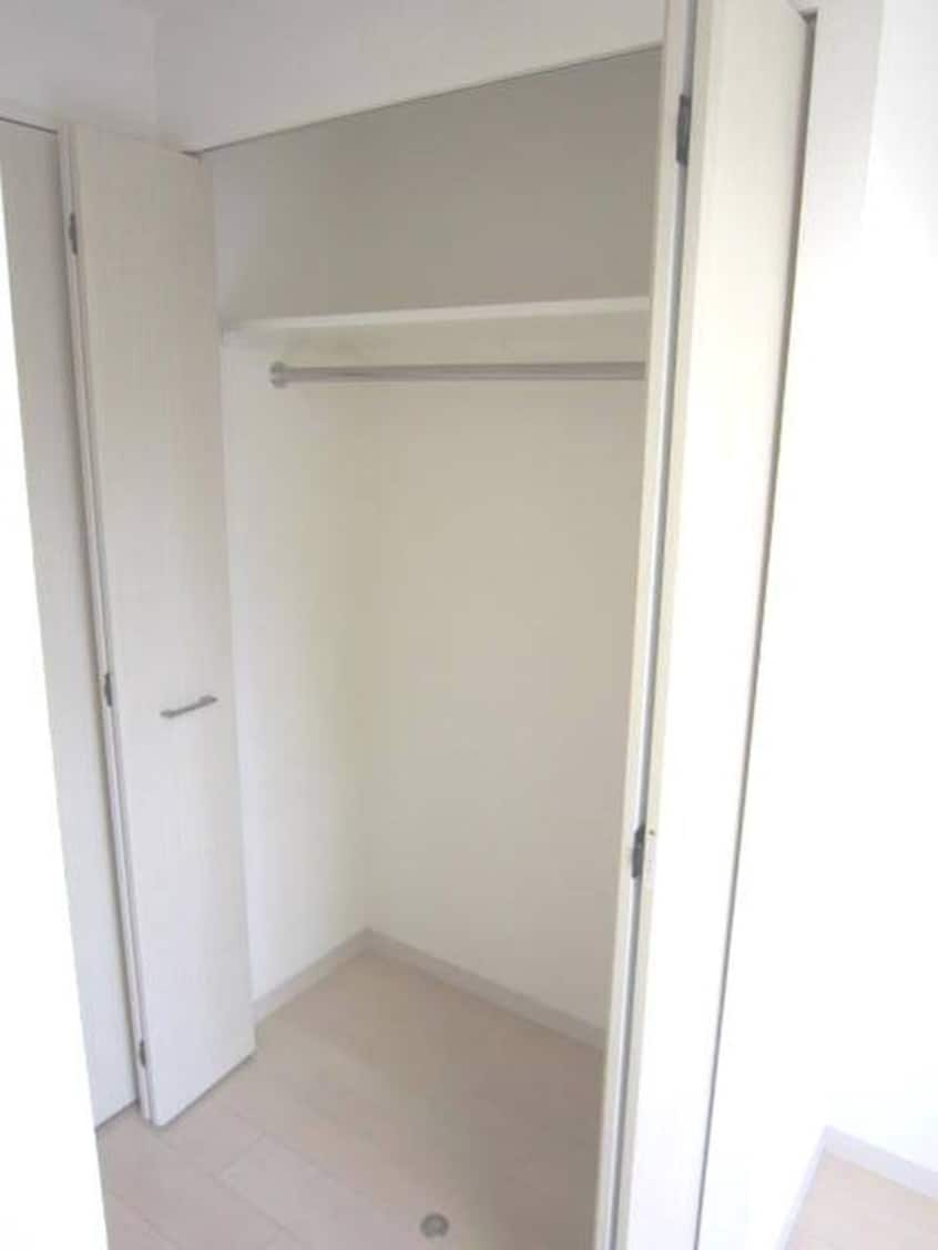 収納 ｴｽﾃﾑｺｰﾄ新大阪Ⅷﾚｳﾞｫﾘｽ(703)