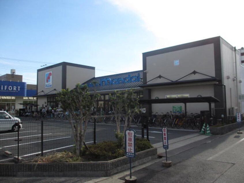 万代(スーパー)まで300m カーサポポラーレ