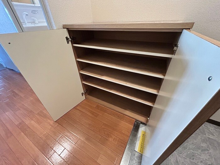 靴箱 エバ－グリ－ンハイツ