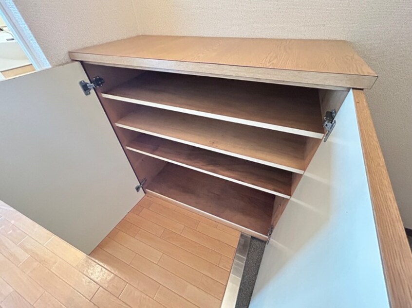 靴箱 エバ－グリ－ンハイツ