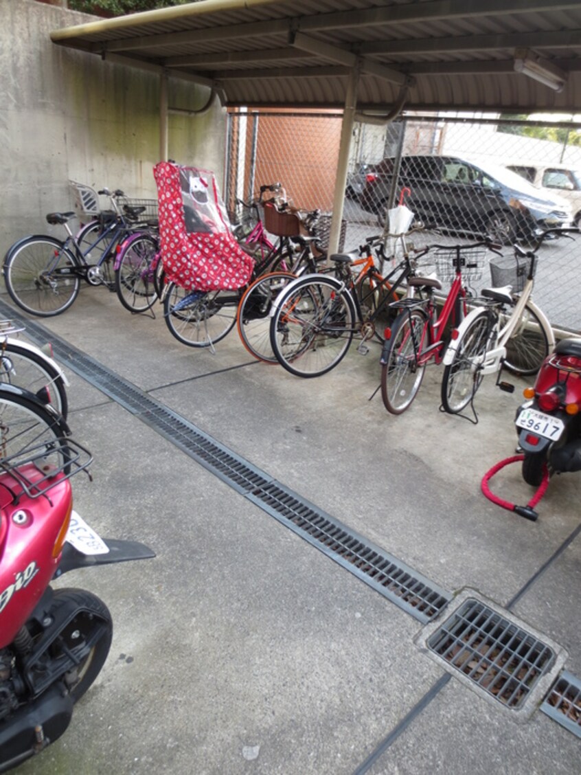駐輪場 グランドハイツ