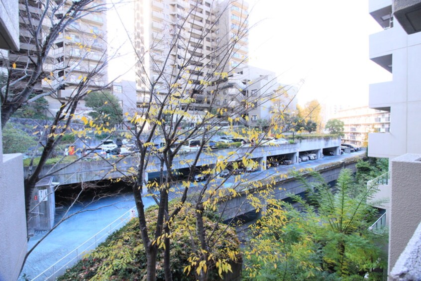 室内からの展望 アーバンパーク緑地公園