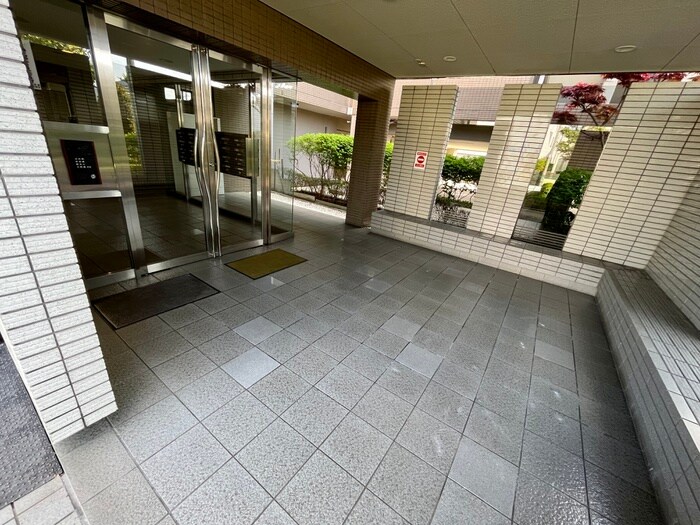 エントランス部分 グランド－ル南野