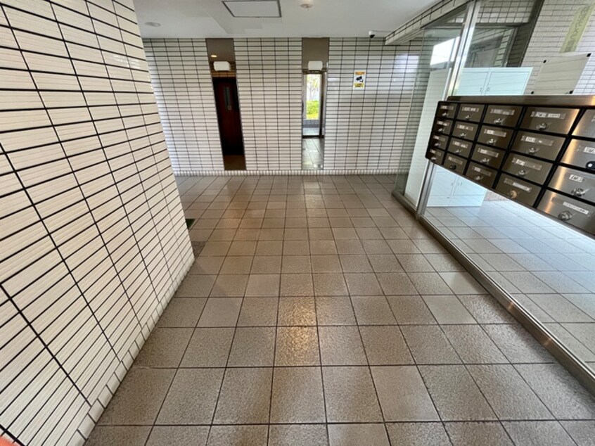 エントランス部分 グランド－ル南野