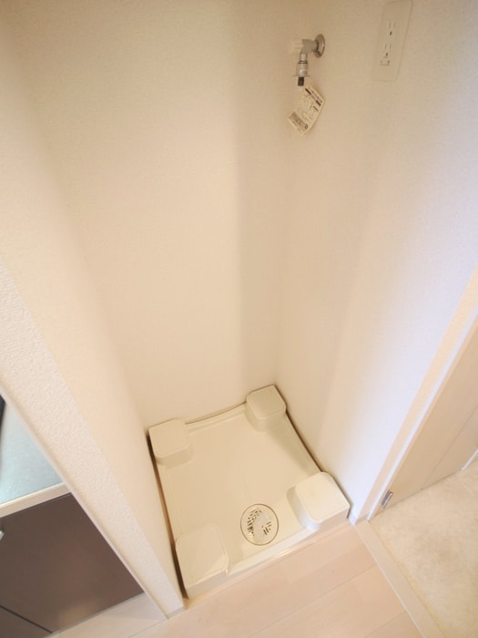 洗濯機置場 ｴｽﾃﾑｺｰﾄ新大阪Ⅷﾚｳﾞｫﾘｽ(1002)