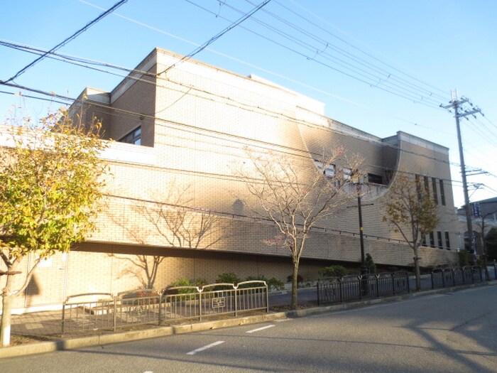 宝塚市立西図書館(図書館)まで50m マンションビセイ