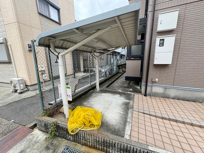 駐輪場 ハイツハ－バ－