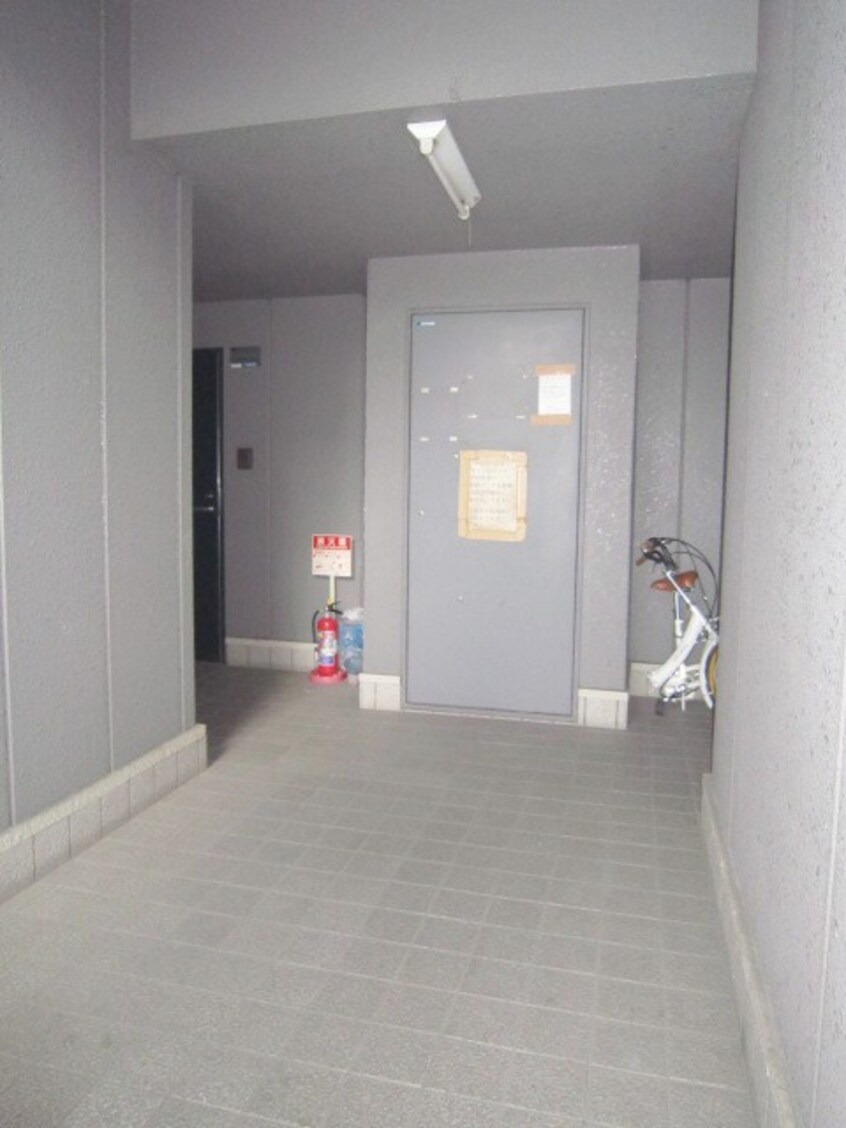 エントランス部分 ファミール吉祥院