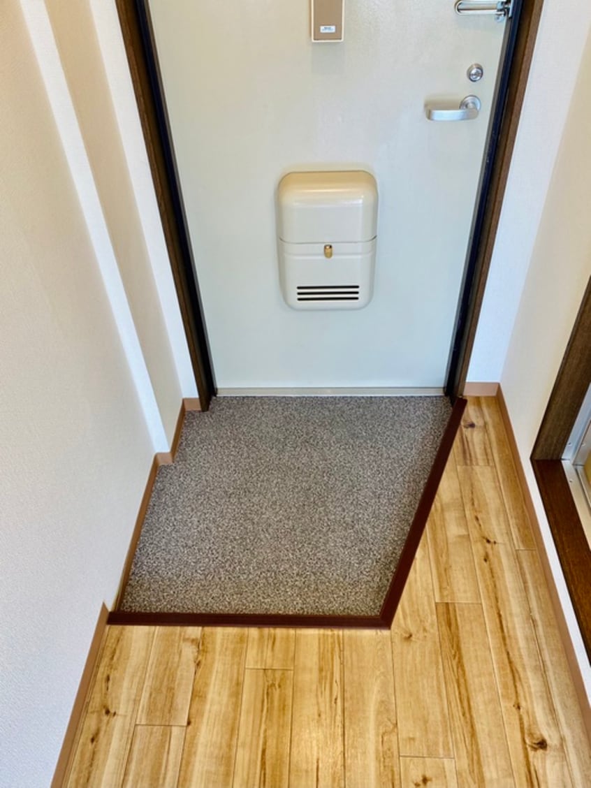 玄関 トマトハイツ菱屋西