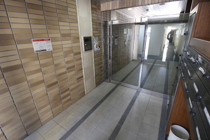 エントランス部分 クローバーコート