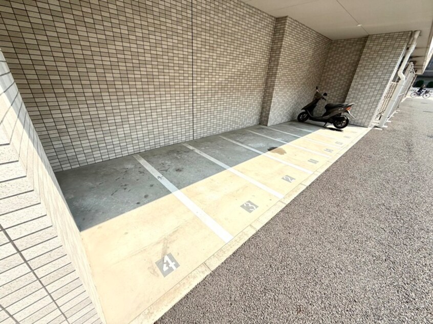 バイク置き場 ディームス御幣島