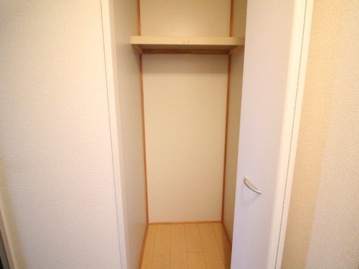 収納 フロ－レンス宮町