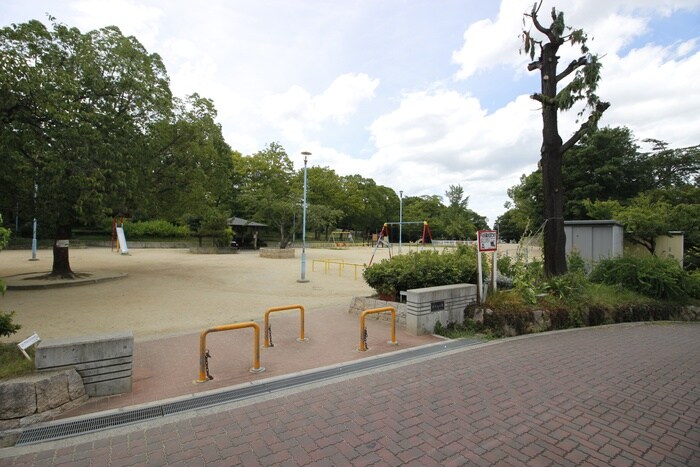 聖天山公園(公園)まで300m 岸里マンション