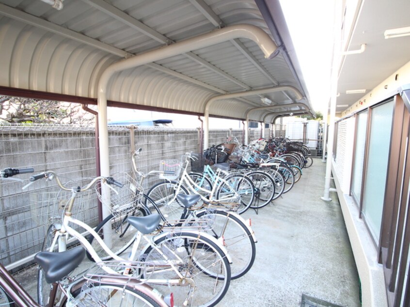 駐輪場 サニ－コ－ト高松