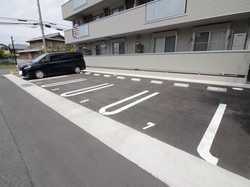 駐車場 ラカーザセレーナ