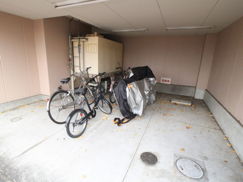 駐輪場 ルーセント堀川