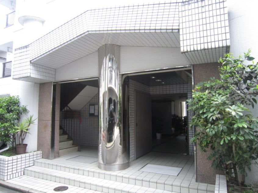 エントランス部分 マンション一里塚