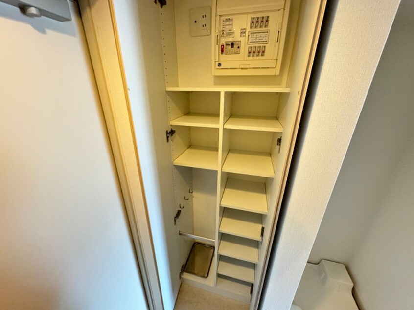 靴箱 ｴｽﾃﾑｺｰﾄみなと元町THEFIRST(501)