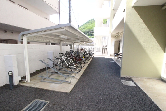 駐輪場 エル・セレ－ノ山科