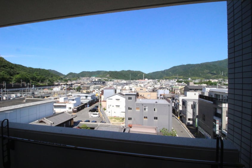 室内からの展望 エル・セレ－ノ山科