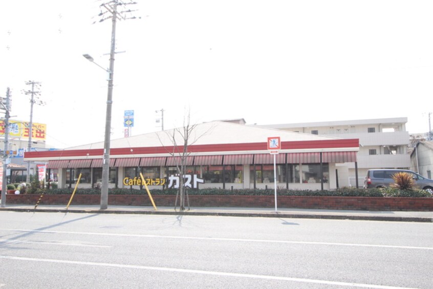 ガスト 布施店(その他飲食（ファミレスなど）)まで258m フェリオ　カーネ