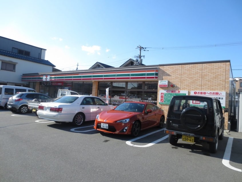 セブンイレブン(コンビニ)まで660m サンシーブル三国ヶ丘