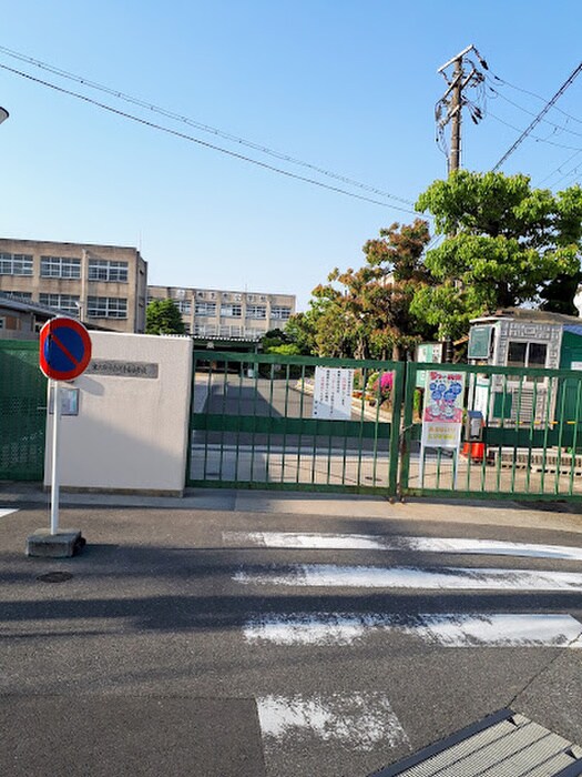 東大阪市立義務教育学校くすは縄手南校(小学校)まで150m グルーヴィフィールド