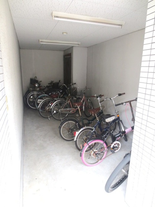 駐輪場 ロイヤル西梅田