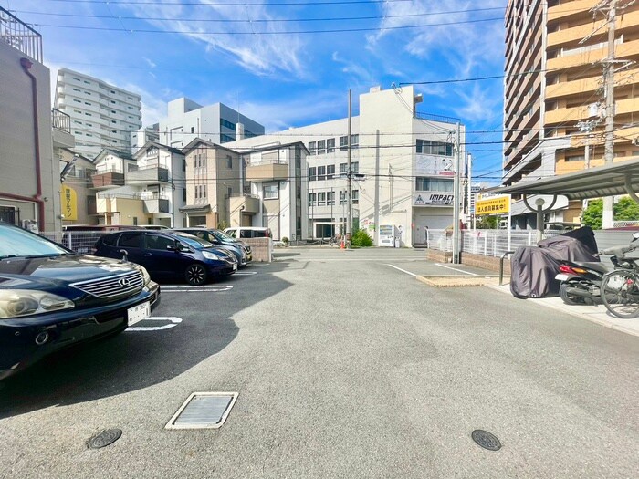 駐車場 フローラ・８