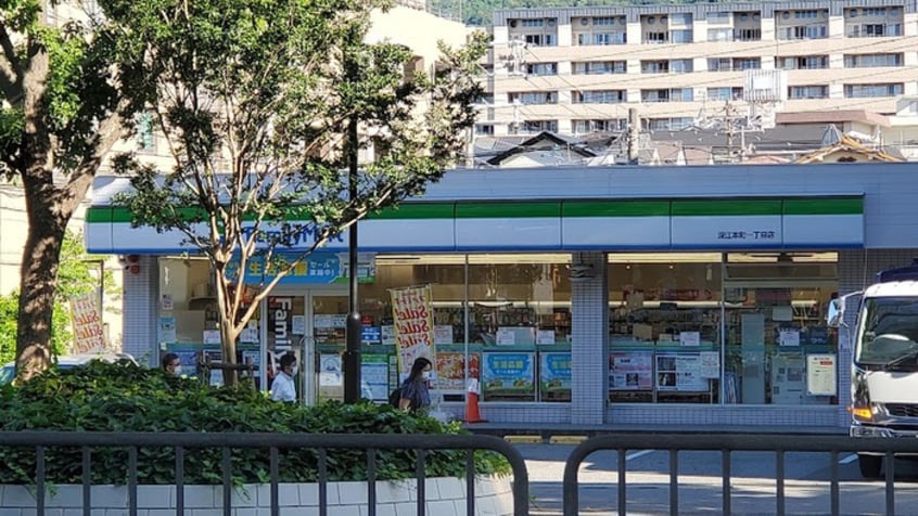 ファミリーマート 深江本町一丁目店(コンビニ)まで50m Ｌｕｘｅ芦屋南