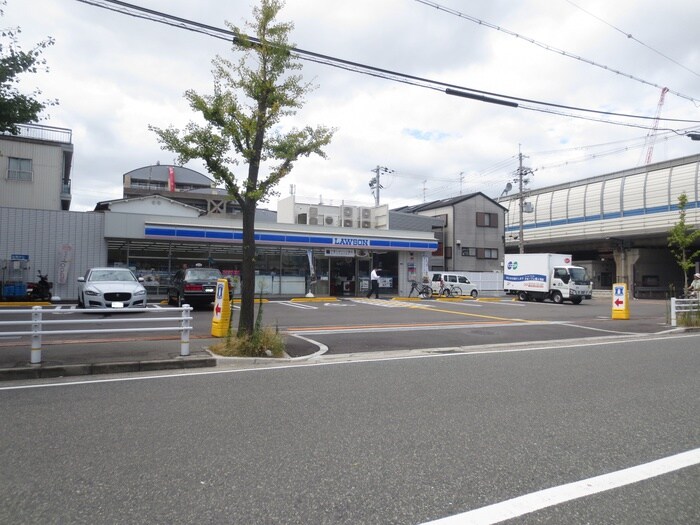 ローソン 尼崎立花町四丁目店(コンビニ)まで400m アルテハイム尼崎