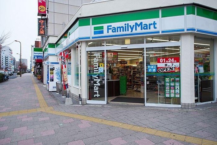 ファミリーマート明石駅南店(コンビニ)まで400m ｱﾙﾌｧｽﾃｲﾂ明石ｱｳﾞｪﾆｭｰ(302)