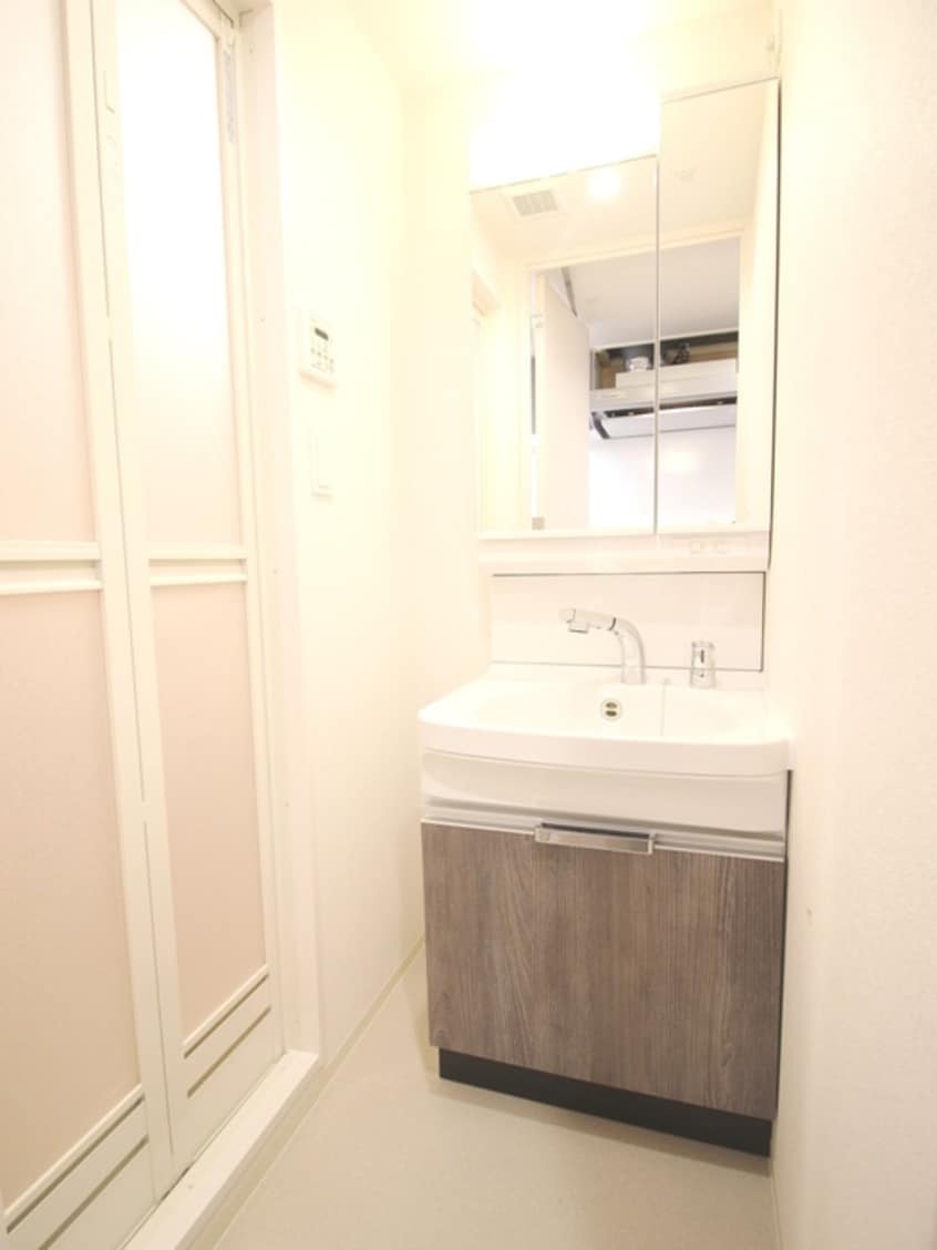 洗面 ﾌﾟﾚｻﾝｽOSAKA西中島ﾘｴｿﾞﾝ(403)