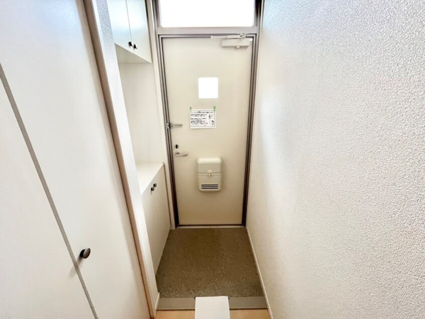 玄関 モンヴィーナスC棟