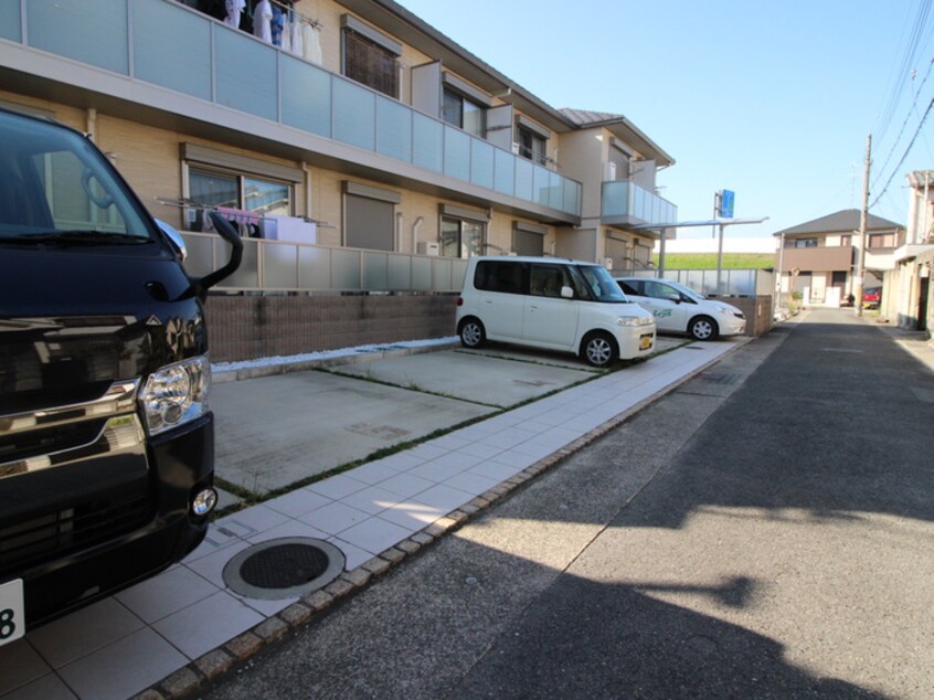 駐車場 八幡シャーメゾン１番館