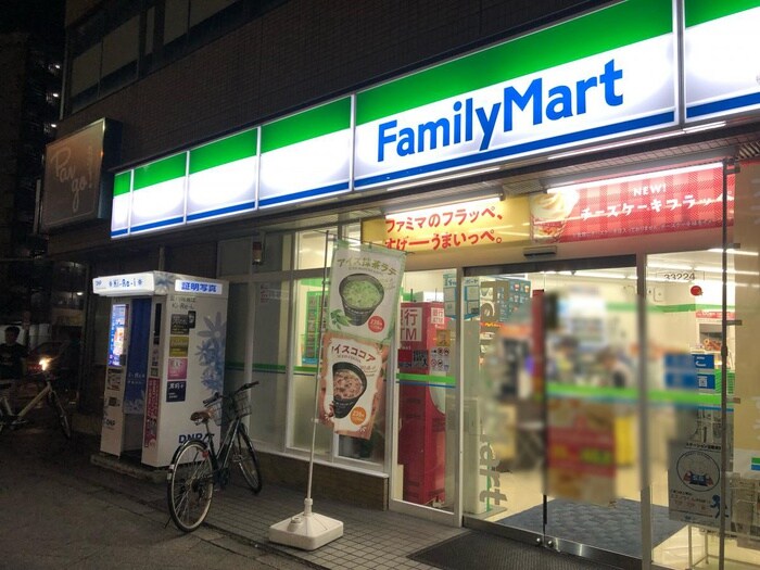 ファミリーマート関目駅前店(コンビニ)まで160m オズレジデンス関目