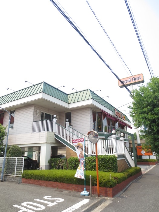 ロイヤルホスト 門真店(その他飲食（ファミレスなど）)まで710m グレイシィ－フジ
